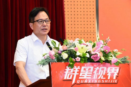 国务院发展研究中心原副主任侯云春宣布开幕