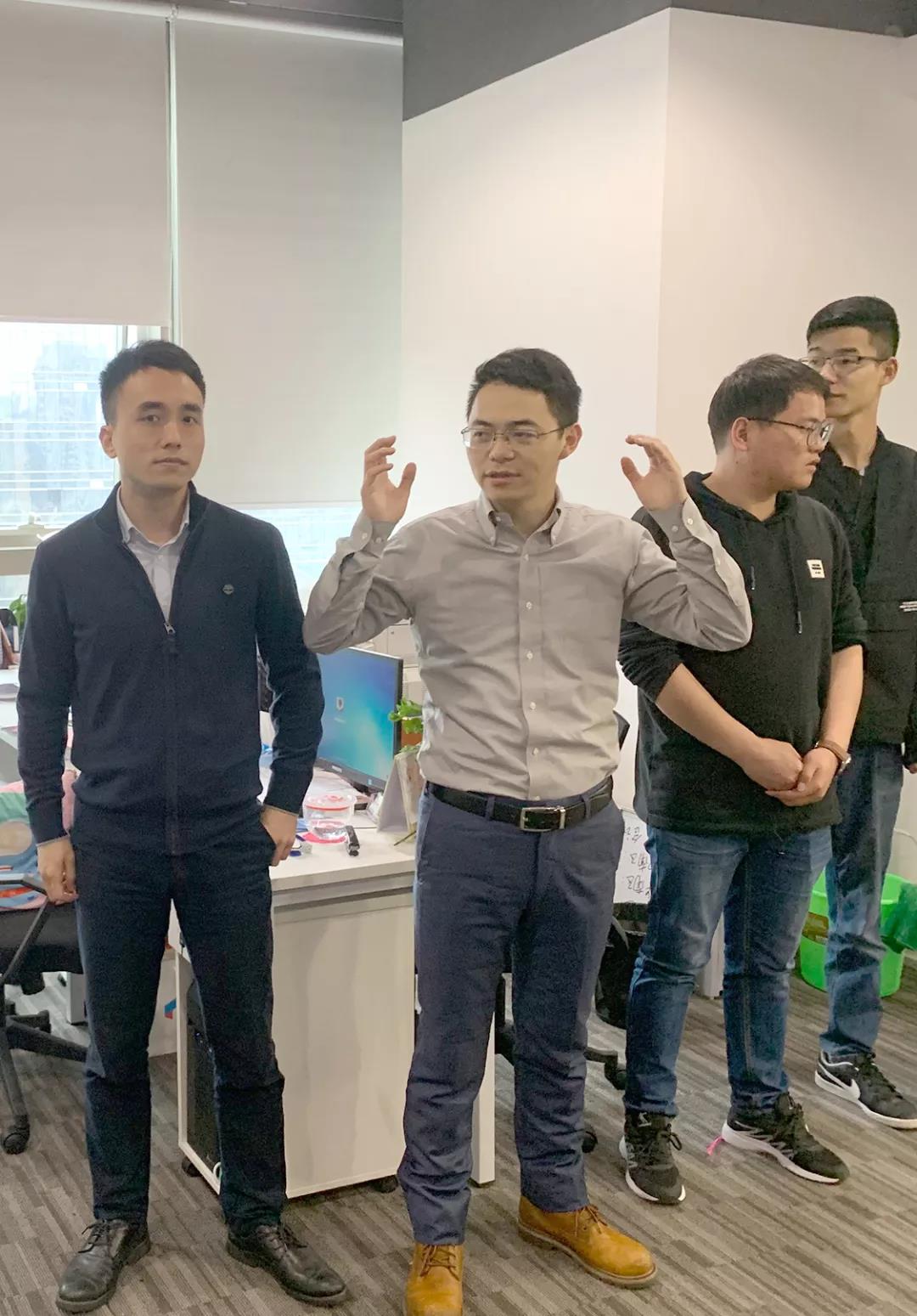 钱香金融母公司驰展控股深圳公司乔迁新址！